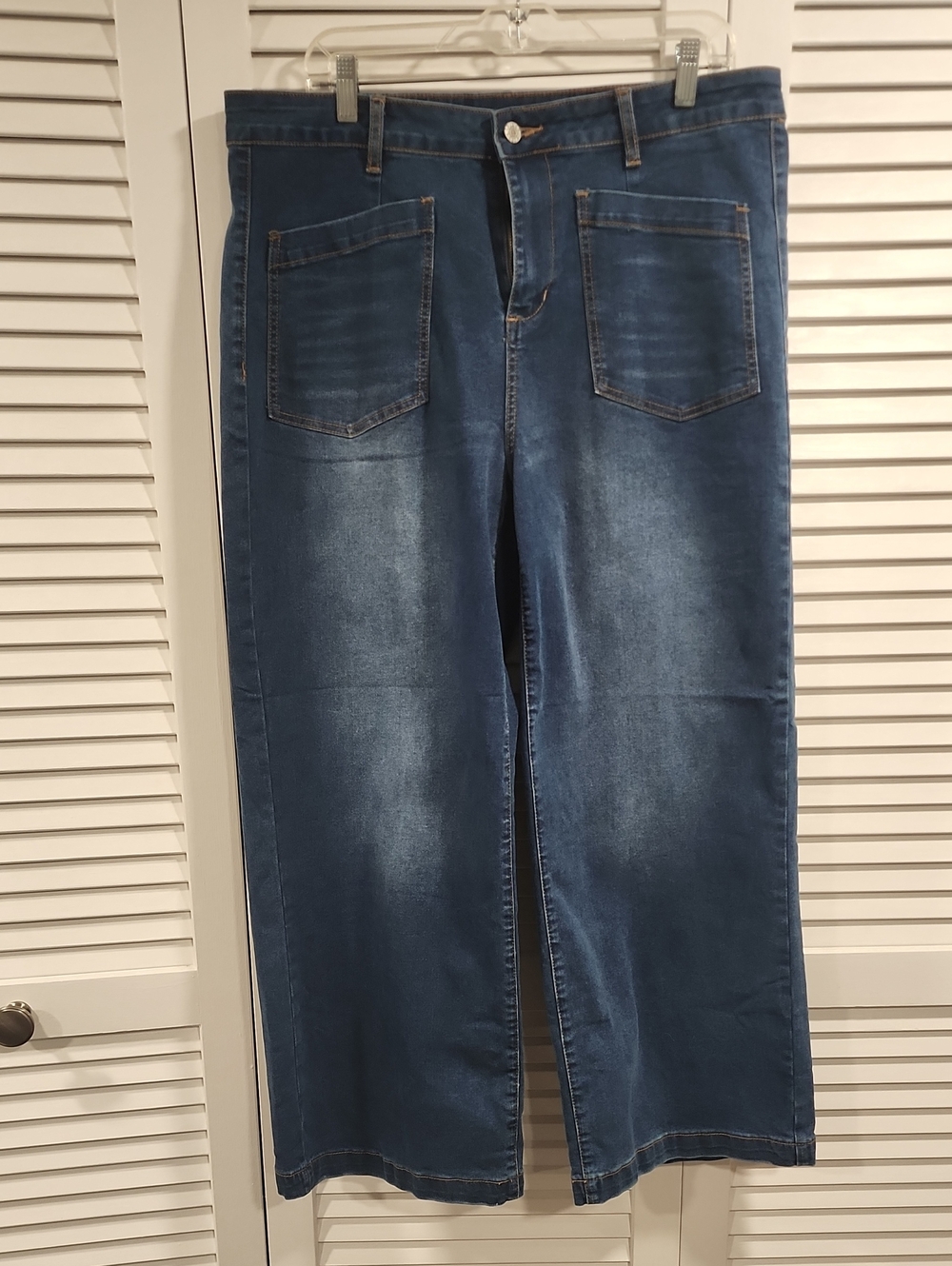 Relaxed Women's Blue Wide-Leg Jeans